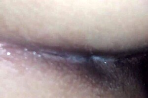 madrasta obediente fica de quatro pra mostrar buceta molhada e cuzinho arregaçado.