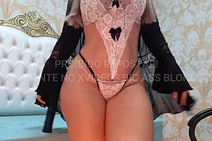 dança sensual de langerie branco com preto showing big tits and mature latina ass