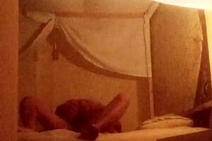 Hermanastra virgen coge con hermanastro en hotel