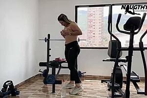 He sneaks into the gym to masturbate while chatting with his secret lover.