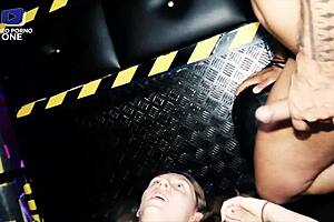 Young French coquine gets fucked in échangiste club