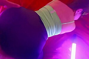 la mejor amiga de mi esposa es una puta le encanta follar por dinero a escondidas de su marido 😈🍑