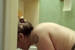 Hey esclave F, ready to be the bonniche in bas et talons for some bound maid action?