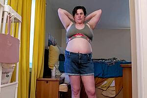 clara crisp milf bbw shows hairy armpit and belly in giantess video bts