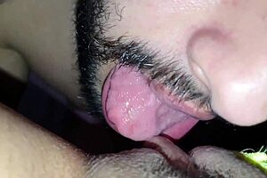 Melhor forma de acordar com carinho no grelão from big clit Latina milf.