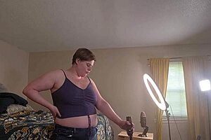 clara crisp milf bbw shows hairy armpit and belly in giantess video bts