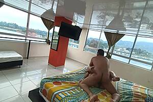 De Viaje Con La Esposa De Mi Jefe Nos Toc� Compartir La Cama Y Le Deje Toda Mi Leche Adentro En El Hotel 1-2 Fullonxred