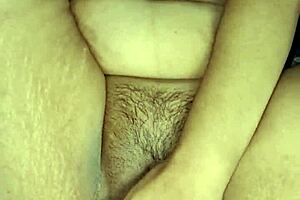 Desi hot Alisha bhabhi shows her closeup pussy in this homemade solo masturbation video.