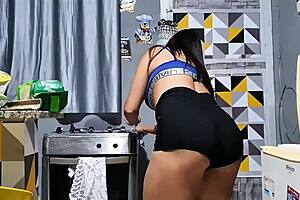 Delivery Guy From Ifood Can't Wait And Dives Into Big Clit Exhibitionist Action With Brazilian Beauty