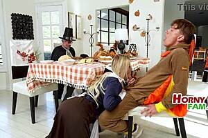 Let's fuck quick before thanksgiving family feast! 🦃