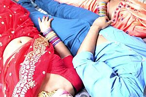 印度继母赢赌继子输热辣印地性爱😈