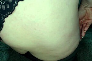 oh gosh i milf just gotta masturbate my pussy with these dirty panties...