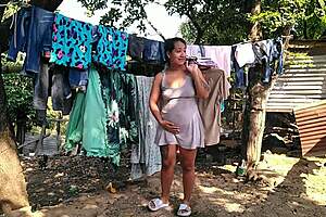 le doy su buena follada a la embarazada para calmarle la calentura le encanta sentir mi lengua en su coño humedo