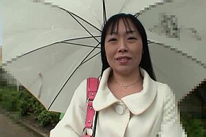 火辣亞洲美女Fumiko Manaka去男人家肛交口交後入騎乘