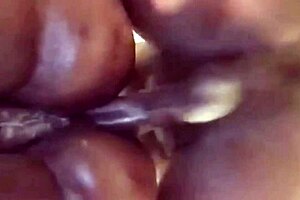 Comendo a buceta e o cu da viúva no velório do marido 😏