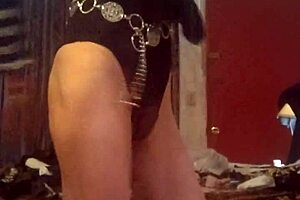 Shemale shows off sexy legs in leggings while teasing as rikitgurl69 in casual transsexual vibe