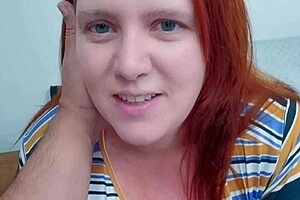 Chubby hotwife ruiva chupa eagerly and squirts thinking of her lovers