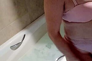 Found My Mother-in-Law Naked When Girlfriend's Away, Ended Up Fucking Her Big Ass and Pussy