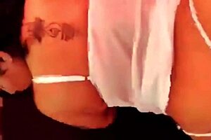 Todavía aprieto y mucho, casi le saco el condón to old cougar.