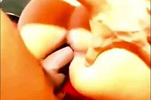 Todavía aprieto y mucho, casi le saco el condón to old cougar.