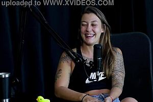 Veja a Entrevista Safada e Cheia de Putaria com a Flor de Damiana com Vov� Moai no Porn Cast Brazil - Parte 6 Watch on Sheer Red!