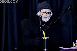 Veja a Entrevista Safada e Cheia de Putaria com a Flor de Damiana com Vov� Moai no Porn Cast Brazil - Parte 6 Watch on Sheer Red!