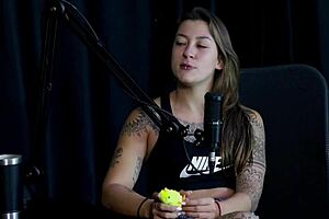 Veja a Entrevista Safada e Cheia de Putaria com a Flor de Damiana com Vov� Moai no Porn Cast Brazil - Parte 6 Watch on Sheer Red!