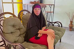 mi madrastra arabe musulmana con hijab me muestra su gran culo en pov