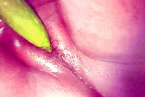 Desi bhabhi applies oil to tight pussy for hardcore fucking with big cock today