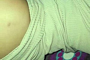 I masturbate in front of my friend and she gets hot with squirting and dildo play