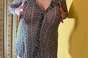 oh wow, this big boobed slut wife with shaved pussy lets me creampie her sideways, risking pregnancy 😈