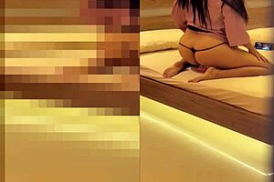 pillada madrastra nalgona frotandose el coño y sacudiendo el culo en su habitacion hasta el orgasmo con huge cock riding and pussy licking