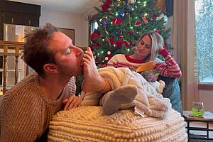 Santas Obsession With Milf Amateur Foot Fetish Licking And Sucking In Christmas Housewife Scene