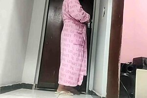 Enteado FLAGS madrasta enfiando todo CONSOLO no cuzinho with rough anal toy play in homemade doggystyle.