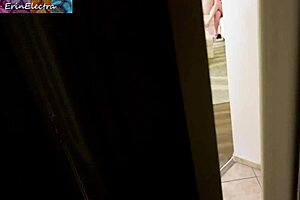 抓包自慰繼母為何求大奶肥臀騎乘內射？