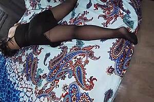 The mature stepmom with a big ass offered her stepson a blowjob followed by anal sex in their amateur session.