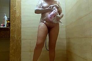 oh man, watching nude regina noir in shower washing and rubbing oil... so hot