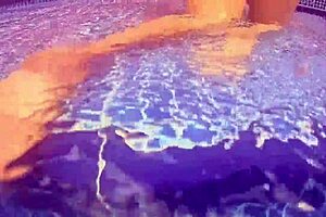 Atrapo En La Piscina A Desconocida Golosa De Culo Enorme Y Le Clavo La Verga Directo Al Co�o!