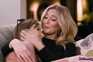 Mona Wales Cant Resist Paige Owens Wiggling Perfect Butt