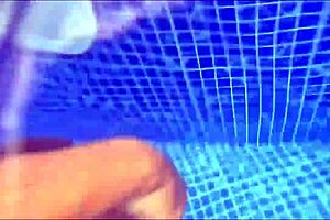 Atrapo En La Piscina A Desconocida Golosa De Culo Enorme Y Le Clavo La Verga Directo Al Co�o!