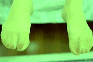 Show me your feet in nylons, I want to cum on them now