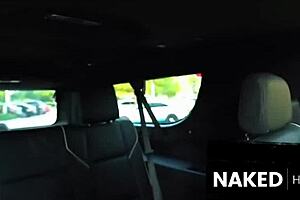 Digoyang pantat besar istri teman sampai tak sengaja crot didalam