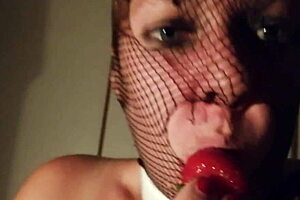Miss Kika, the hotmilf, plays with strawberries and cream in her pussy. Then she gives a blowjob in this chubby mom homemade video.