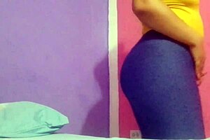 deliciosa morena with a gran culo and coño masturbates solo using a vibrator until she reaches her final feliz orgasmo