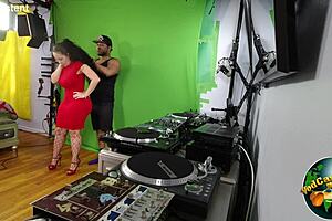 Behind the scenes, I explain to Queen Rogue the precise positions of my four video cameras during our big ass interview session.