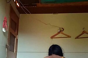 Madura cabalgando duro en el dormitorio