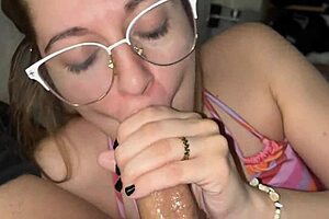 Whoa this argentine hot couple delivers the best blowjob ending in huge facial cumshot 😍💦