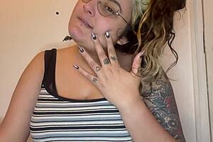 Rough armpit fetish with curvy milf.