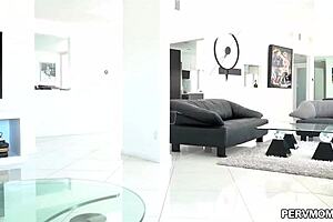 anna nicole west gave wrex olivers cock spit drenched blowjob