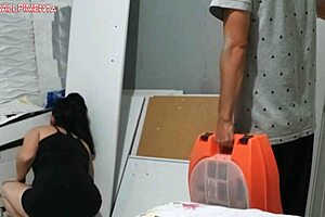 Amadora Dona De Casa Seduzindo O Montador E Pagando O Servico Com Xerecard